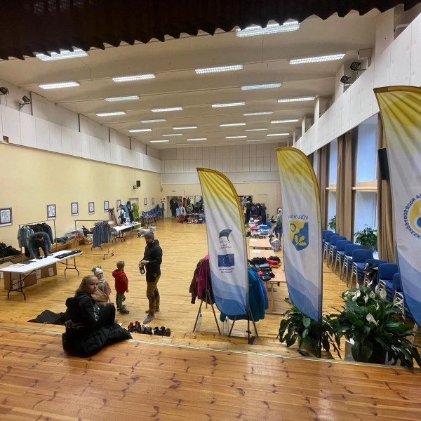 Puiga kooli aula täitus spordivarustuse laada meluga